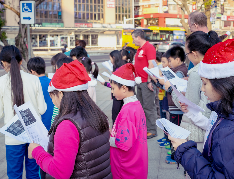 加語中心校園活動-聖誕節校內活動，學生老師開心熱情參與中！